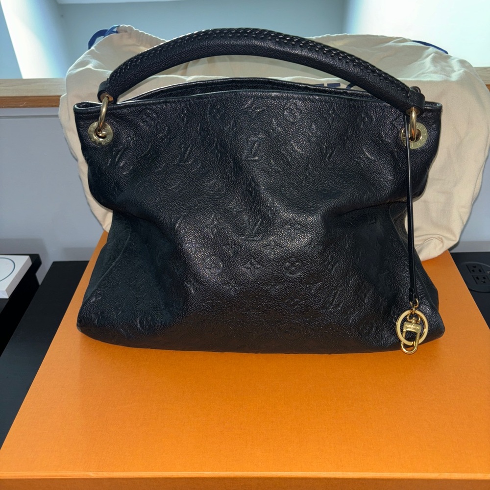 Louis Vuitton Empreinte Artsy MM Black